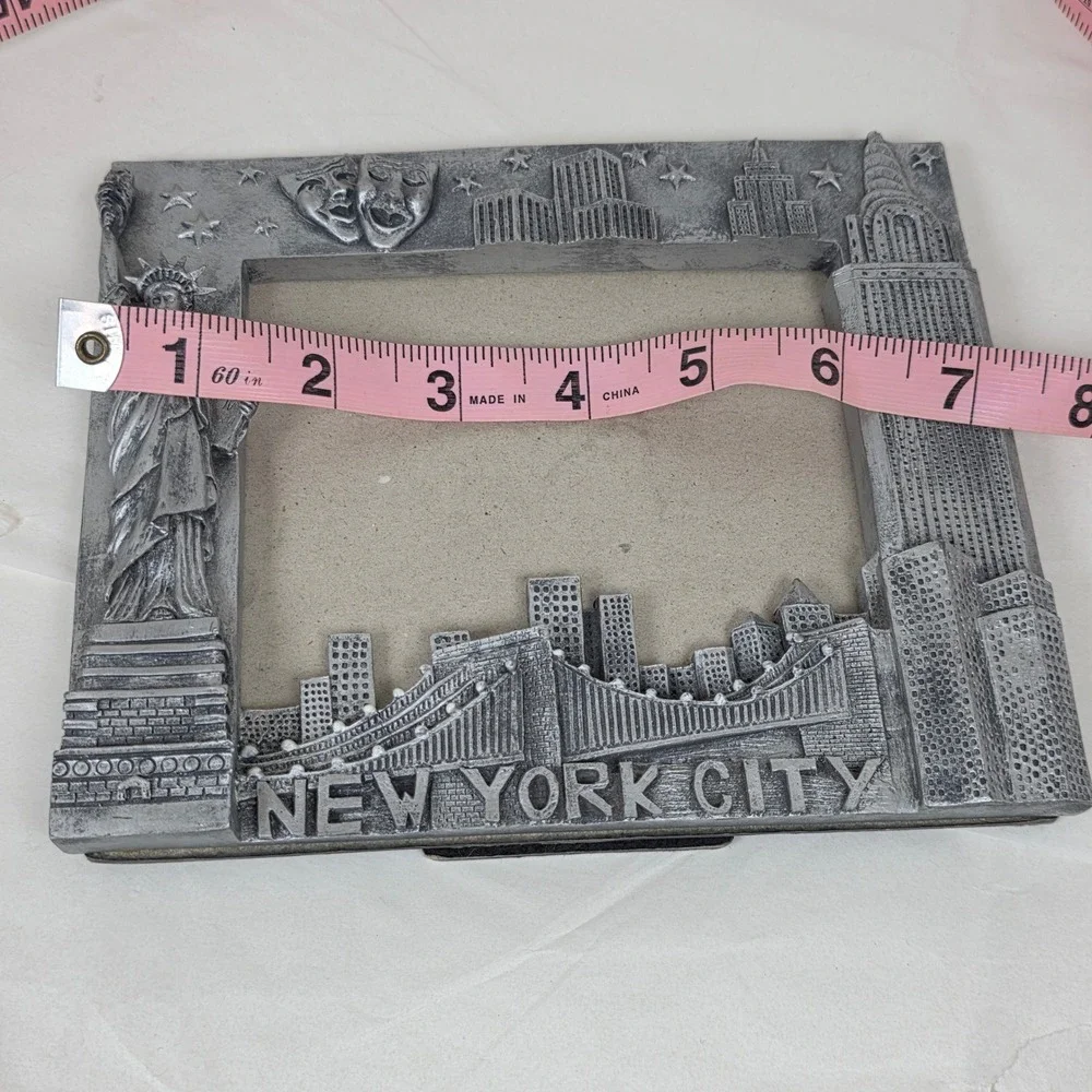 Vintage 2001 New York City tourist memoir3D Relief Silver Tone Picture Frame 4x6